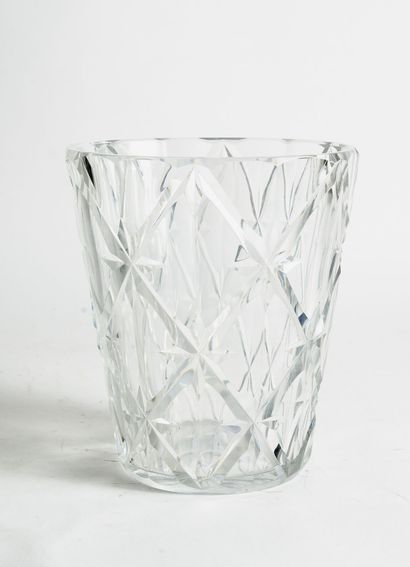 BACCARAT
Champagne bucket.

In cut crystal.

Signed...