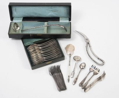 Lot in silver plated metal or metal:

- A...