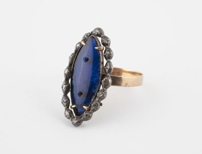 Bague marquise en or jaune (750) et argent...