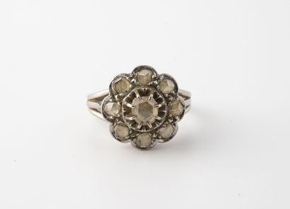Bague marguerite en or jaune rhodié (750)...