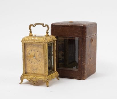 Pendule d'officier à sonnerie, cage en verre...