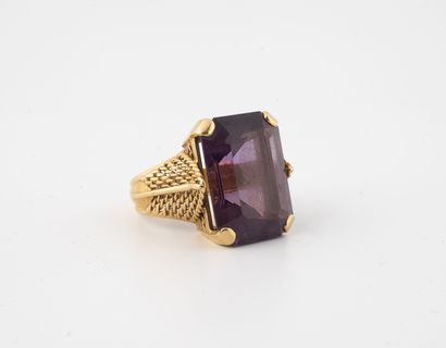 Bague cocktail en or jaune (750) centrée...