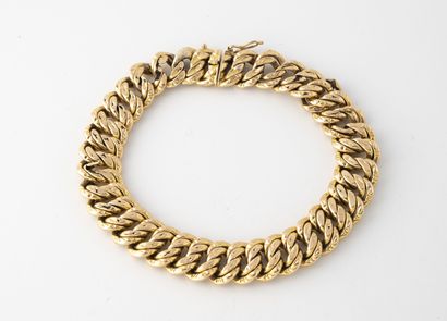 Bracelet gourmette en or jaune (750) à maille...