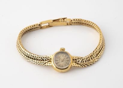 CORTEBERT
Montre bracelet de dame en or jaune...