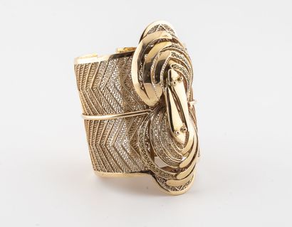 Large bracelet manchette ouvert en or jaune...