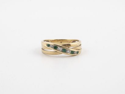 Bague en or jaune (750) à motifs d'anneaux...