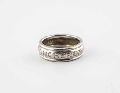 BOUCHERON
Bague jonc en or gris (750) ornée...