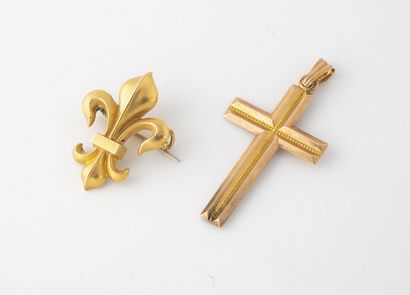 Deux bijoux en or jaune (750) comprenant...