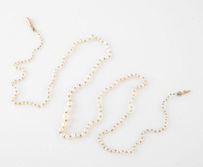Collier de petites perles de culture et fines...