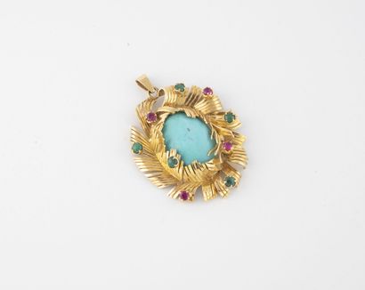 Pendentif ovale en or jaune (750) centré...