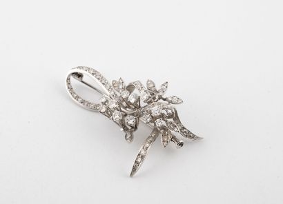 Broche gerbe en or gris (750), ornée de diamants...