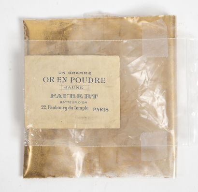 Or en poudre.

Poids total : 18 g.