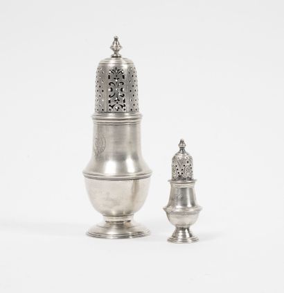 Angleterre
Saupoudreuse et salière en argent...