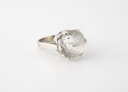Bague en or gris (750) sertie d'une pierre...
