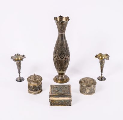 MOYEN ORIENT, XXème siècle
Lot d'objets en...