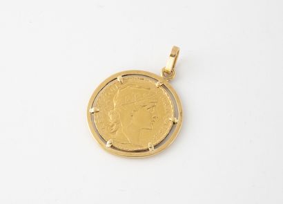 Pendentif en or jaune (750) retenant en serti...