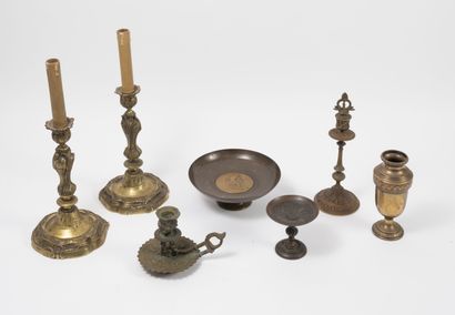 Lot of bronze or brass patinated lights:

-...