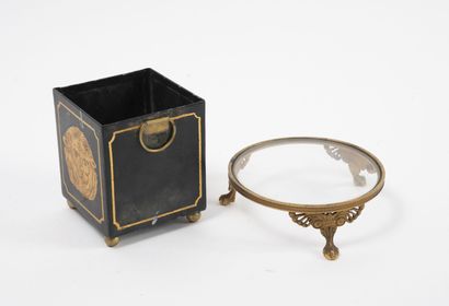 Lot of bronze objects:

- Electrified table...
