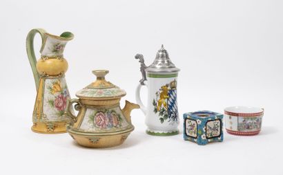 Lot including:

-DERUTA ceramic teapot and...