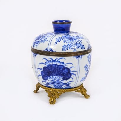 CHINE, Début XXème siècle
Porcelain covered...