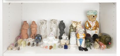 Collection of pigs in ceramic, glass, metal...
