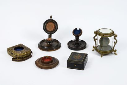 Set of 6 supports for pocket watches, turned...