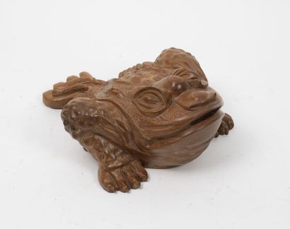 CHINE, XXème siècle
Wooden three-legged toad,...