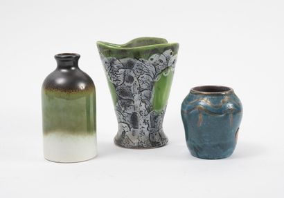 Lot of three ceramic vases:

- One of tri-lobed...