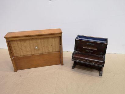 MOBILIER DE POUPEE
- Buffet with two drawers...