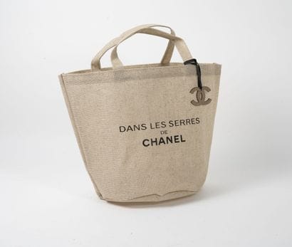 CHANEL
In the greenhouses of Chanel. 

Hessian...