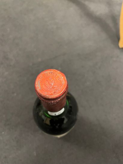 PETRUS
1 bouteille, 1973. 

Pomerol. 

Niveau...