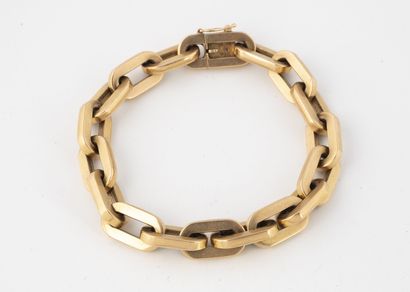 Bracelet à grosse maille forçat en or jaune...