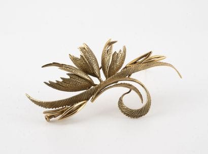 Broche bouquet de fleurs en or jaune (750)...