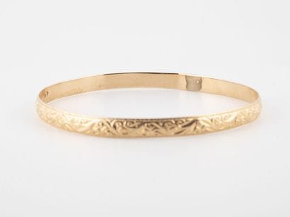 Bracelet in yellow gold (375) with embossed...