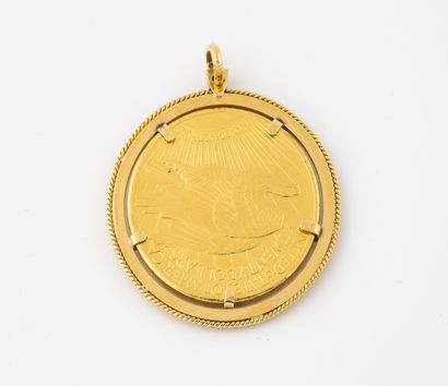 Pendentif en or jaune (750) retenant en serti...