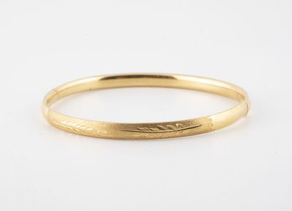 Bracelet jonc en or jaune (750) ouvrant,...