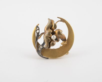 Yellow gold (750) and silver (min. 800) crescent...