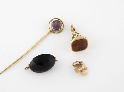 Yellow gold (750) lot including : 

- a yellow...