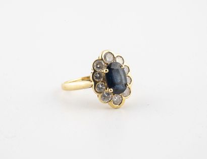 Bague marguerite ovale en or jaune (750)...