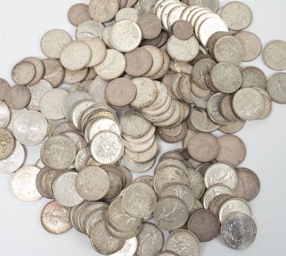 FRANCE, XXème siècle
Lot de pièces en argent...