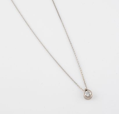 Chaine de cou en or gris (750) à maille forçat...