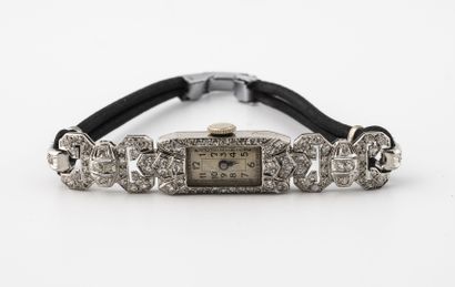 Ladies' wristwatch.

Rectangular case in...