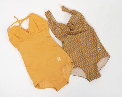 HERMES Paris
Lot comprenant deux maillots...