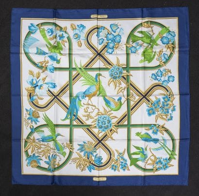 HERMES Paris
Square in printed silk twill...