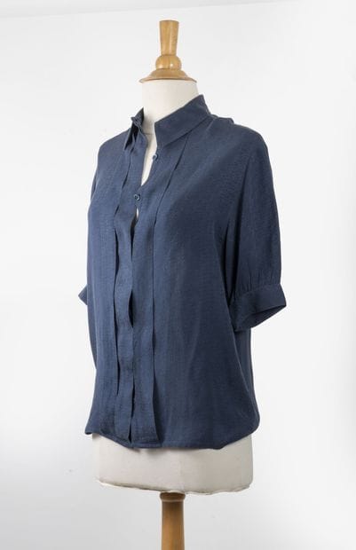 HERMES Paris
Small short-sleeved blouse in...
