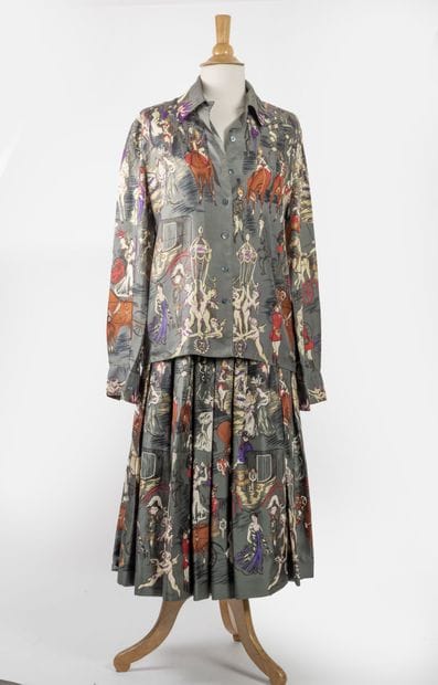 HERMES Paris
Set including a pleated skirt...