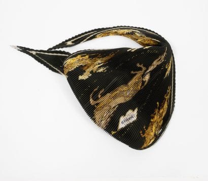 HERMES Paris
Pleated square in printed silk...