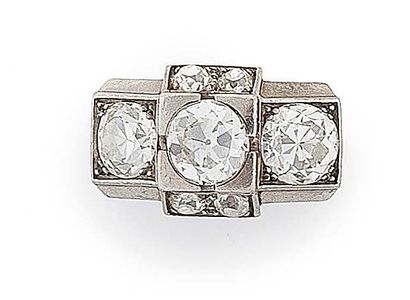 Bague architecturée en platine (850) à trois...