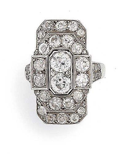 CHAUMET
Belle bague en platine (850) à plateau...