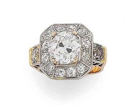 Bague en or jaune (750) et platine (850)...